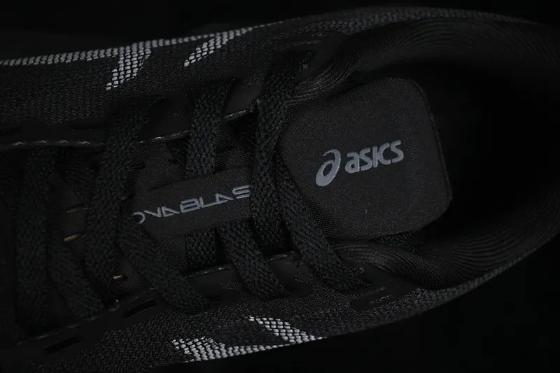 All categories Asics Asics series Asics Novablast 6 Asics Novablast 6 Asics retro breathable casual shoes cushioning men's wear-resistant running shoes 1011C243-002